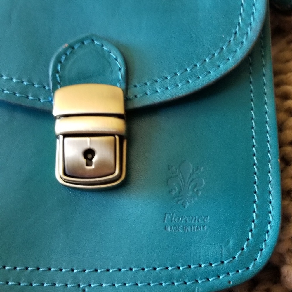 Florence Handbag💙 - Picture 2 of 8